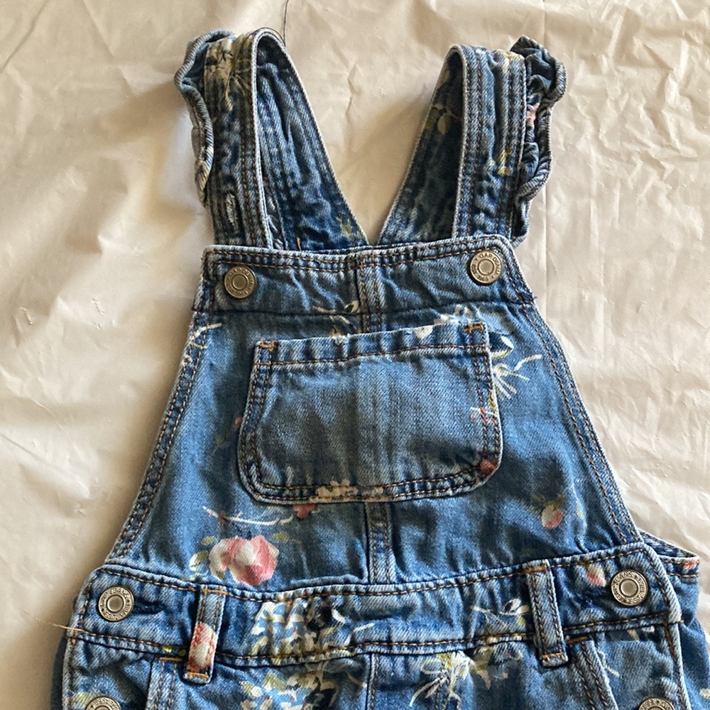 Gap Girls Floral Denim Overalls - 12-18 months - Picture 2 of 5